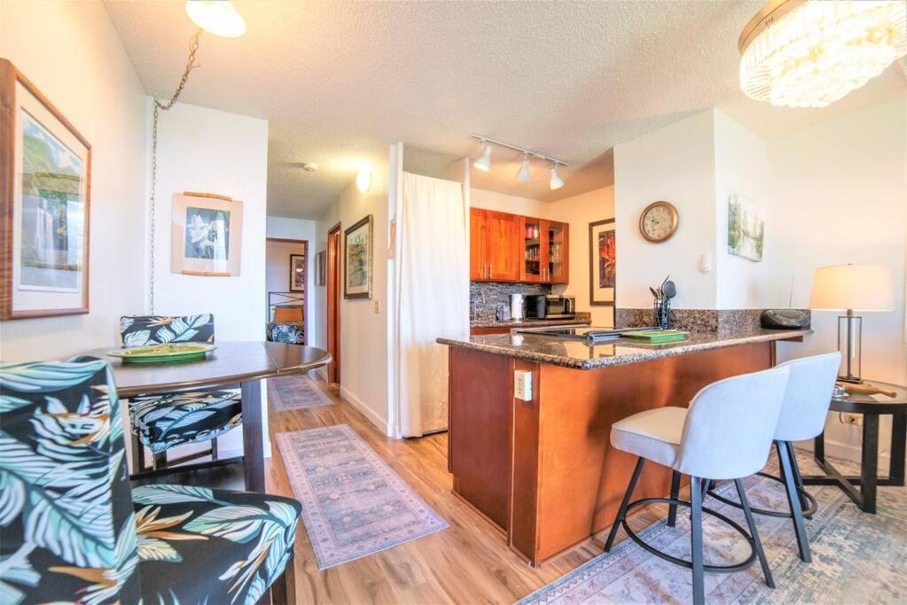 Stunning Maui Direct Ocean Front On The Beach, Walk To Beach From Condo, Watch Turtles, Whales, Ac In All Rooms Ocean View Pool And Spa Wailuku 外观 照片
